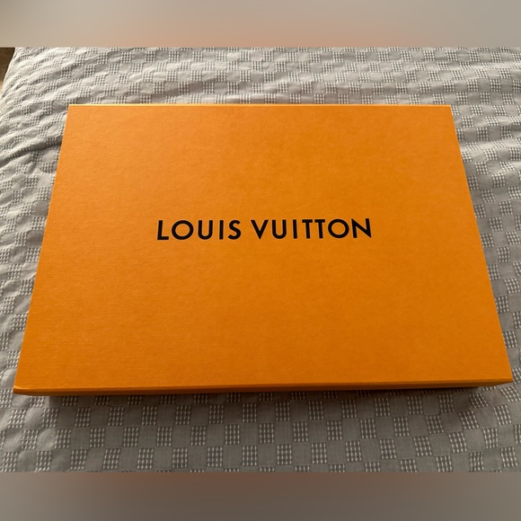 Louis Vuitton Monogram Shawl Ecru - Picture 1 of 4